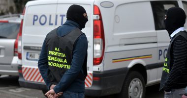 Stire din Eveniment : Percheziții la Primăria Cluj-Napoca. Procurorii DNA au sigilat biroul Direcției Tehnice