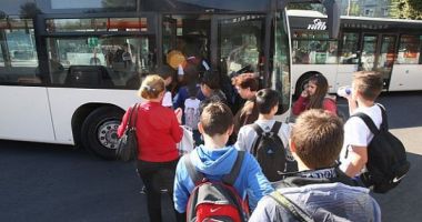 Stire din Social : Guvernul Ciolacu a adoptat facilităţile de transport pentru elevi și studenţi. Acestea cresc de la 50% la 90%
