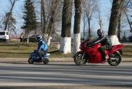 Stire din Eveniment : Candidații cu motor dau de naiba-n poligon