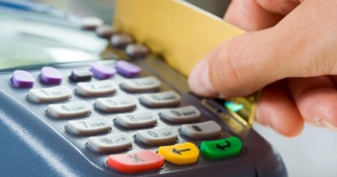 Stire din Economie : Răsplătiți cu câte 10 lei la achitarea cumpărăturilor cu cardul