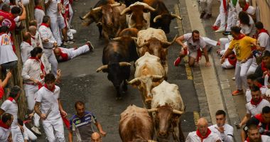Stire din Actualitate : Festivalul de la Pamplona: Șase participanți răniți ușor