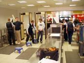 Stire din Actualitate : Polițiștii de pe aeroportul Domodedovo estorcau pasagerii de bani