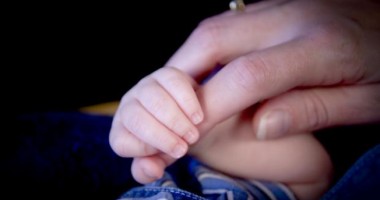 Stire din Eveniment : Bebeluș mort la o zi după externare. Părinții spun că medicii au greșit diagnosticul!