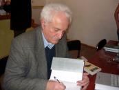 Stire din Cultură-Educație : Scriitorul Marin Mincu își lansează volumul "Proba de gimnastică" la Târgul de Carte "Gaudeamus" 2009