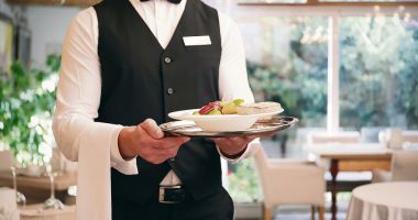 Stire din Social : BACȘIȘUL va fi impozitat. Cum se va proceda la frizer, în taxi sau la restaurant