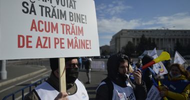 Stire din Actualitate : Angajații din primării și din administrația centrală vor protesta azi la Parlament