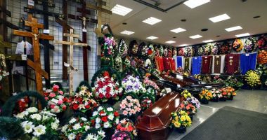 Stire din Social : NOI REGULI! Sicriele, crucile și coroanele de flori, interzise pe stradă