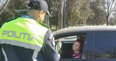 Gesturi de apreciere din partea polițiștilor pentru doamnele din trafic, de 8 Martie - 3