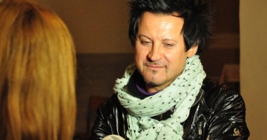 Stire din Actualitate : Cel mai rebel preot român: de la altar la coafor și rock`n`roll