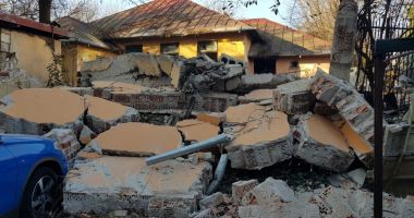 Un zid dărâmat a căzut peste mașini, în zona Spitalului de Boli Infecțioase. "Se putea ajunge la o tragedie!" - 6