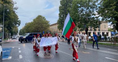Paradă pe bulevardul Tomis. Comunitatea Turco-Tătară defilează pe străzile din Constanța - 6