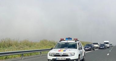 Stire din Eveniment : Accident rutier pe Autostrada Soarelui. Sunt implicate un autoturism şi un camion!
