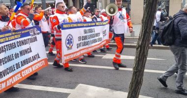Sindicaliști ai Serviciului de Ambulanță Județean Constanța au ieșit la protest, în București - 2