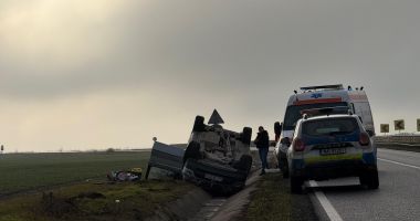 Accident rutier la ieşirea din Teriverde! Un autoturism s-a răsturnat