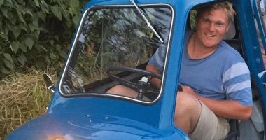 Un britanic străbate Regatul Unit în cea mai mică maşină din lume - 2