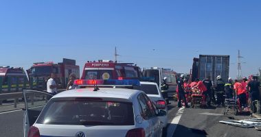 Stire din Eveniment : Teroare pe șosea! Plan roșu de intervenție la Constanța! 12 victime după coliziunea dintre un tir și un microbuz