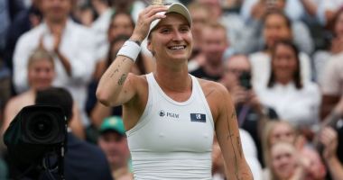 Stire din Sport : Tenis: Cehoaica Marketa Vondrousova a câştigat turneul de la Wimbledon