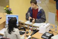 Stire din Economie : Băncile taie creditul de sub picioarele populației