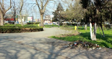 BĂNCILE din parcurile constănțene, PLIMBATE ca pe... SFINTELE MOAȘTE! - 4