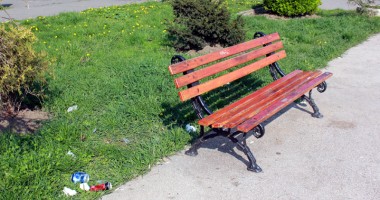 BĂNCILE din parcurile constănțene, PLIMBATE ca pe... SFINTELE MOAȘTE! - 5