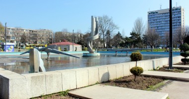 Stire din Cetățenești : BĂNCILE din parcurile constănțene, PLIMBATE ca pe... SFINTELE MOAȘTE!