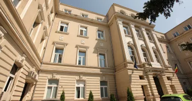 Stire din Eveniment : Incendiu la Spitalul „Carol Davila” din București. Pacienți evacuați de urgență din mai multe saloane