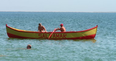 Stire din Eveniment : PERICOLUL NU A TRECUT / Turiști salvați de la înec