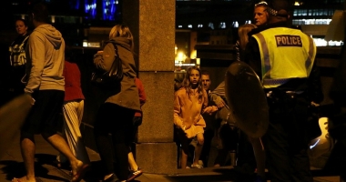 GALERIE FOTO. LONDRA, PUSĂ LA PÂMÂNT DE TREI ATENTATE TERORISTE / ȘAPTE MORȚI, 50 RĂNIȚI, ÎN ATACURI SUCCESIVE - 6