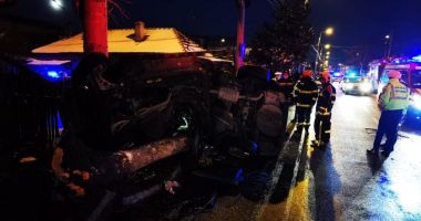 GALERIE FOTO / Maşină intrată în stâlp, în Constanţa. Sunt trei victime - 8