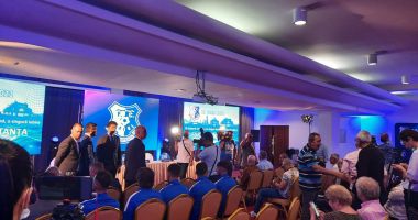 O singură echipă, o singură iubire: Farul Constanţa. Hagi revine pe banca tehnică - 8
