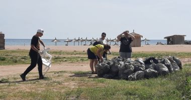 GALERIE FOTO. Zeci de elevi ai Colegiului Economic Mangalia au strâns deșeurile dintre Saturn și Venus - 7