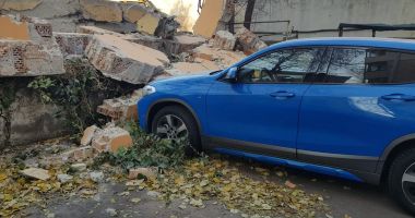 Un zid dărâmat a căzut peste mașini, în zona Spitalului de Boli Infecțioase. "Se putea ajunge la o tragedie!" - 7