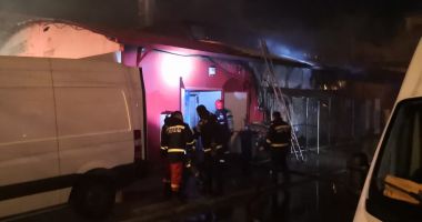 GALERIE FOTO / Supermarket în flăcări, în miez de noapte, la Constanța - 2
