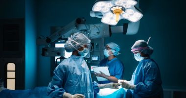 Cu tumoră pe creier, şi-a susţinut examenul de licenţă de pe patul de spital! De ce apar astfel de boli la tineri