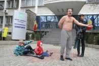 Stire din Eveniment : Scandal monstru în fața Poliției Municipiu!