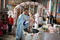 Fetița minorei violate de bunic a fost botezată la Cumpăna