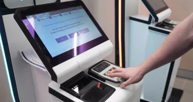 Stire din Actualitate : Frontierele UE se modernizează: intrarea depinde acum de date biometrice și pașaport digital