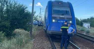 Accident care putea avea urmări grave, la Castelu. Un autoturism, lovit de un tren de călători - 4
