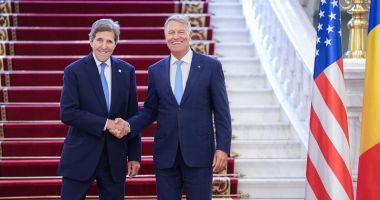 Stire din Politică-Administrație : Klaus Iohannis a discutat cu John Kerry despre investițiile în energie verde și tranziția climatică
