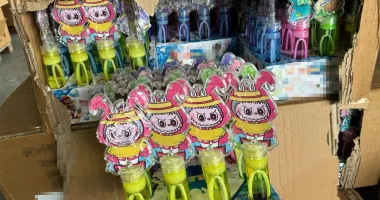Stire din Eveniment : Captură uriașă la malul mării. Mii de produse contrafăcute, ridicate de polițiștii de frontieră