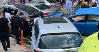 Stire din Eveniment : UPDATE Șase mașini implicate într-un accident, în intersecția dintre străzile Răscoalei și Cuza Vodă!