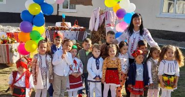 GALERIE FOTO. Valorile voluntariatului promovate, la Liceul Teoretic Negru Vodă, prin Târgul de toamnă - 2