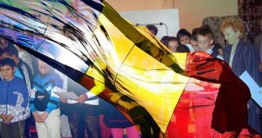 Stire din Politică-Administrație : Elevii vor intona, în fiecare zi de luni, imnul național