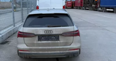 Autoturism de lux, blocat în Portul Constanța. Urma să fie trimis ilegal în Georgia - 2