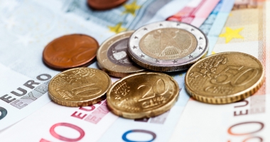Euro a recuperat 0,04% în lupta cu leul. IATĂ COTAȚIA ZILEI
