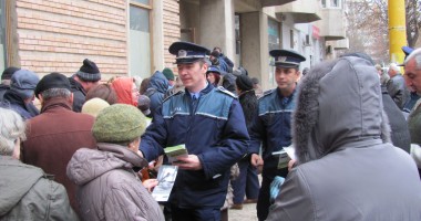 Stire din Eveniment : Sfaturi de la polițiști despre cum să vă protejați de hoții din locuințe