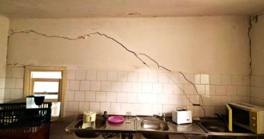 Stire din Social : Pacienții de la o secție a Spitalului Județean, afectată de cutremurul de marți seara, au fost mutați