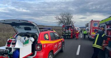Stire din Eveniment : Tragedie rutieră! O persoană a decedat şi alte patru rănite, după ce un şofer a intrat pe contrasens