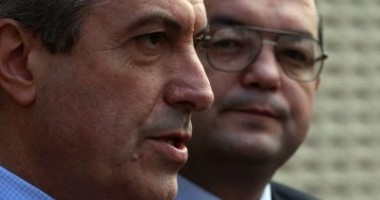 Stire din Politică-Administrație : Tăriceanu a pierdut procesul privind afacerea Sterling, în fața premierului Emil Boc