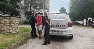 Stire din Eveniment : Atac șocant în Constanța! Un bărbat a fost înjunghiat în somn de tânăra cu care locuia
